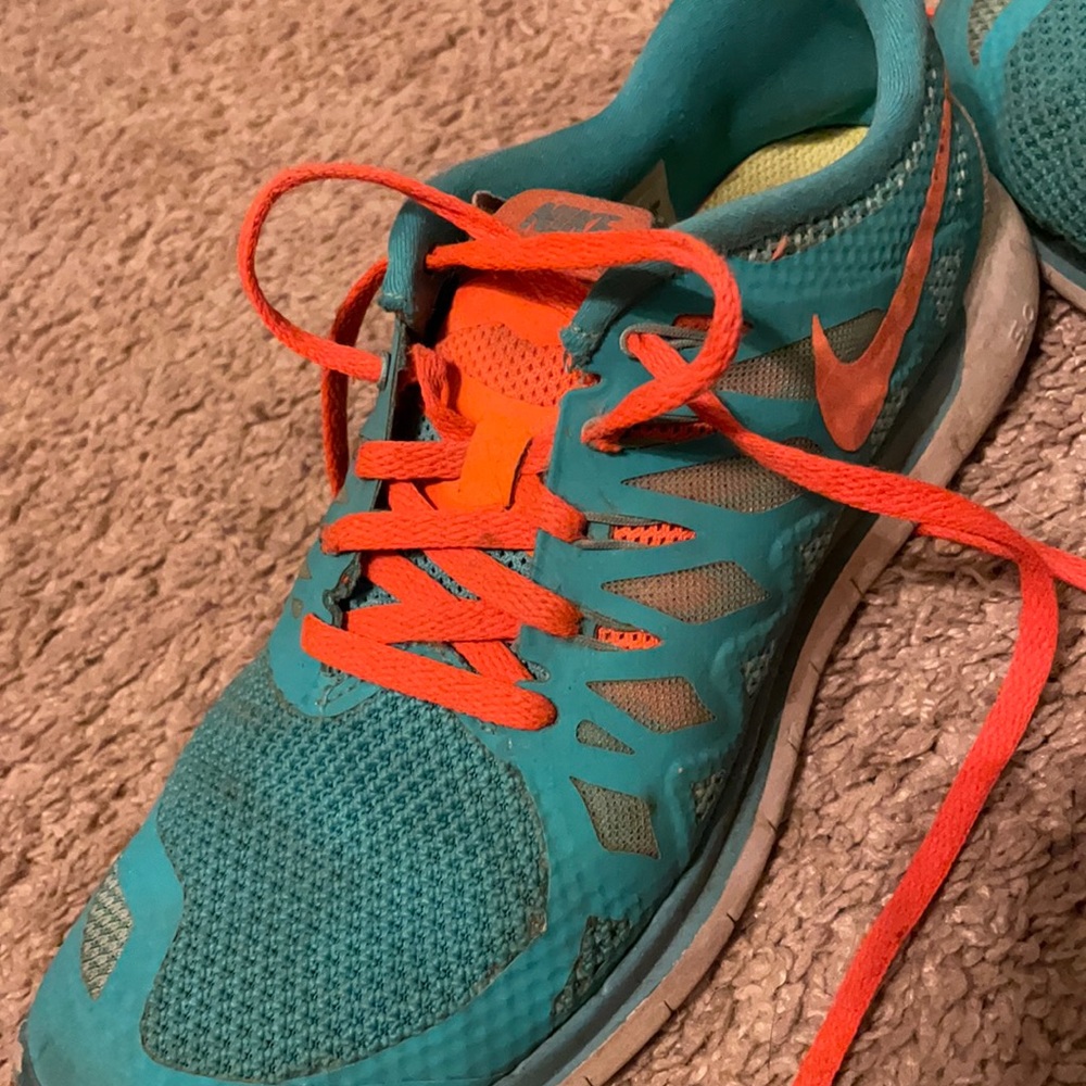 Womens size 9 Nike free 5.0